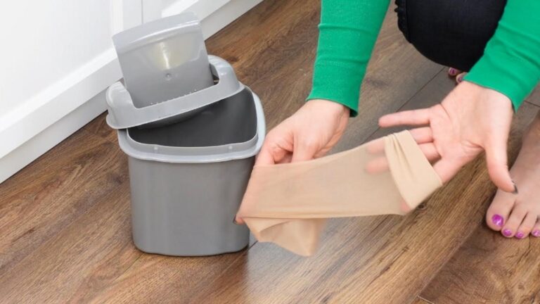 Cette astuce avec un vieux bas va transformer votre poubelle en un modèle d’ordre…